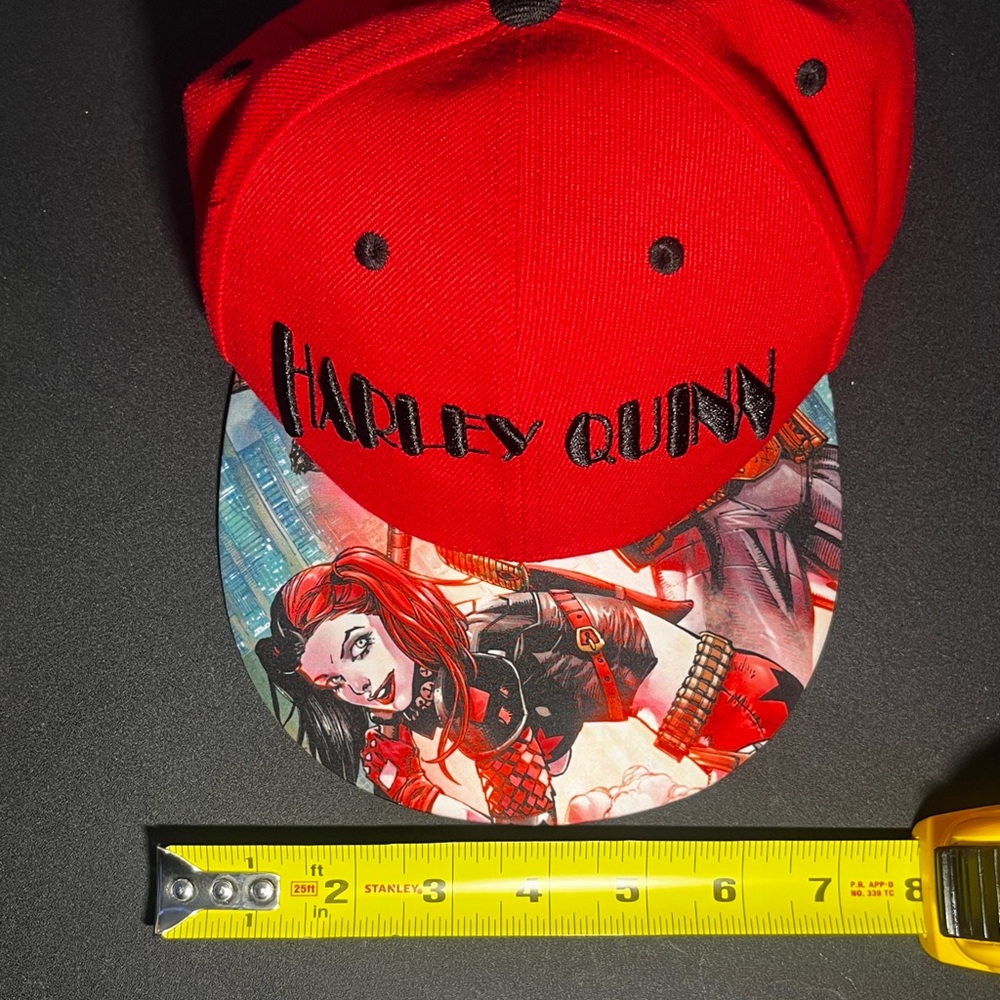 Six Flags Exclusive Harley Quinn Red Snapback Cap ( Has Writing On The Inside) - Picture 4 of 10